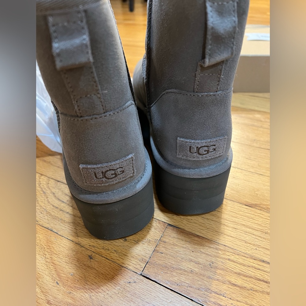 Ugg Mini Platform Boot - Picture 6 of 15